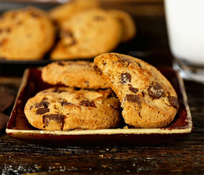 Whole Wheat Oatmeal and Chocolate Chip Cookies recipe - 131 calories