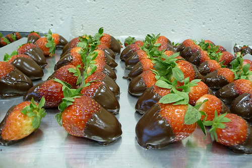 valentine's day chocolate-covered strawberries recipe picture