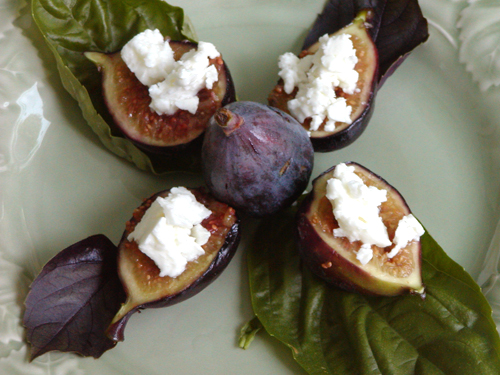 Grilled Figs with Feta Cheese recipe - 104 calories