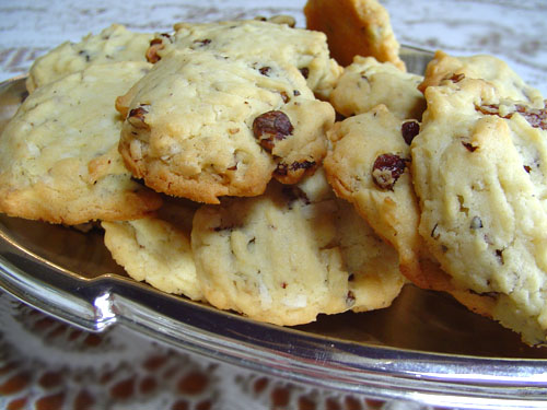 Walnut and Raisin Cookies - 75 calories